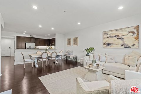 10878 N Bloomfield Street 210 Toluca Lake CA 91602