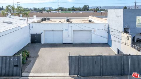 7725 Deering Avenue Canoga Park CA 91304
