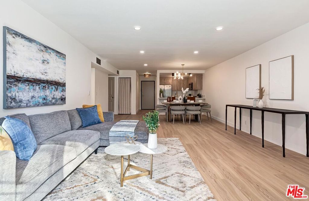 1633 S Bentley Avenue 204