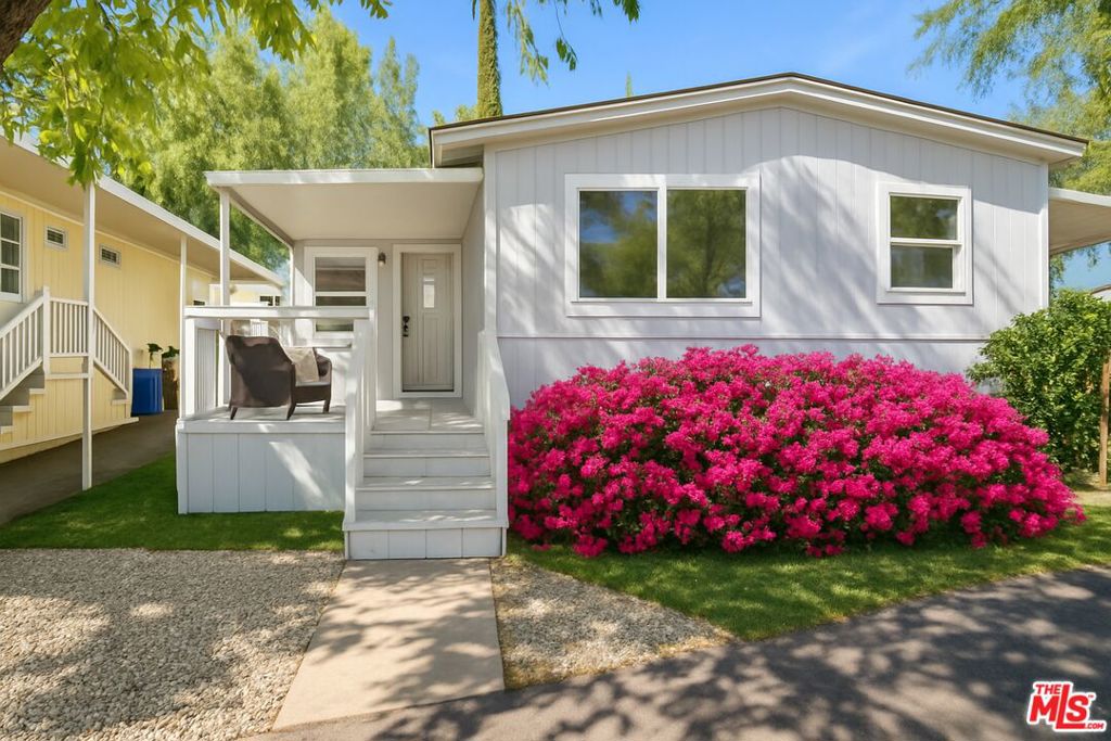 4201 Topanga Canyon Boulevard 62