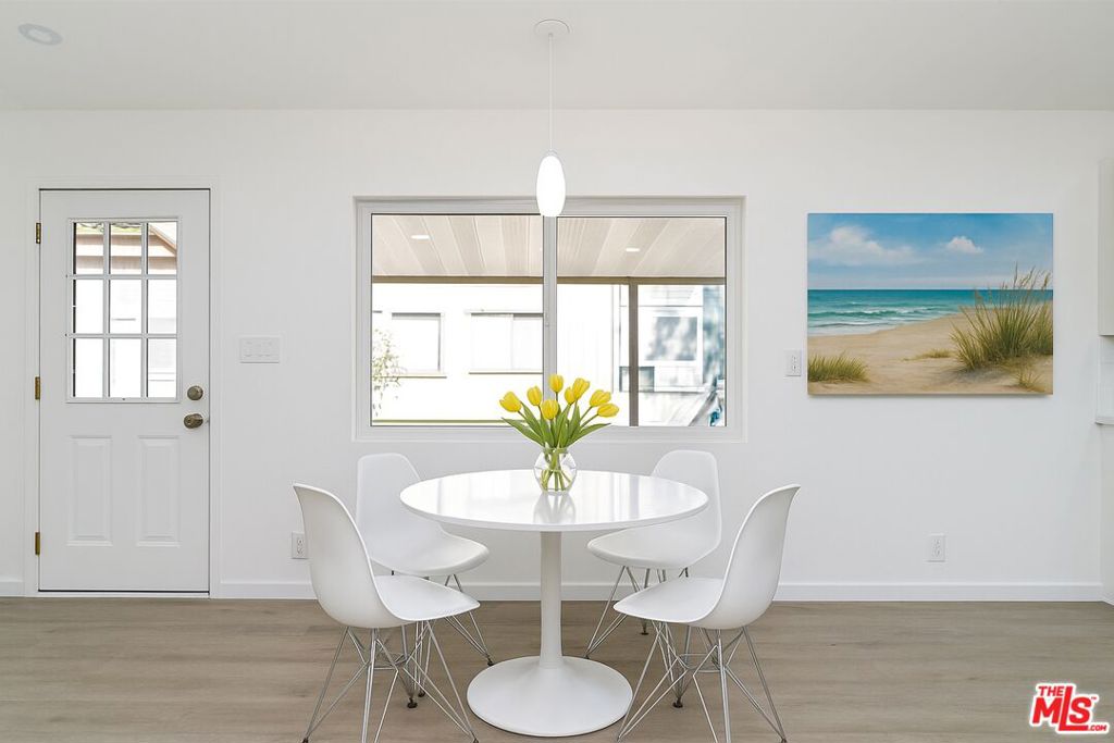 4201 Topanga Canyon Boulevard 62