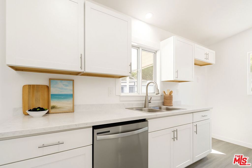 4201 Topanga Canyon Boulevard 62