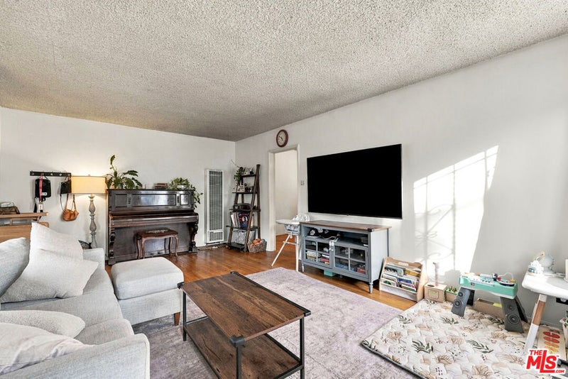 826 San Pascual Avenue