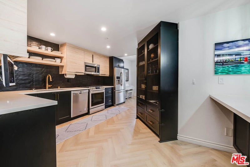 4310 Cahuenga Boulevard 104