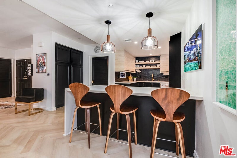 4310 Cahuenga Boulevard 104