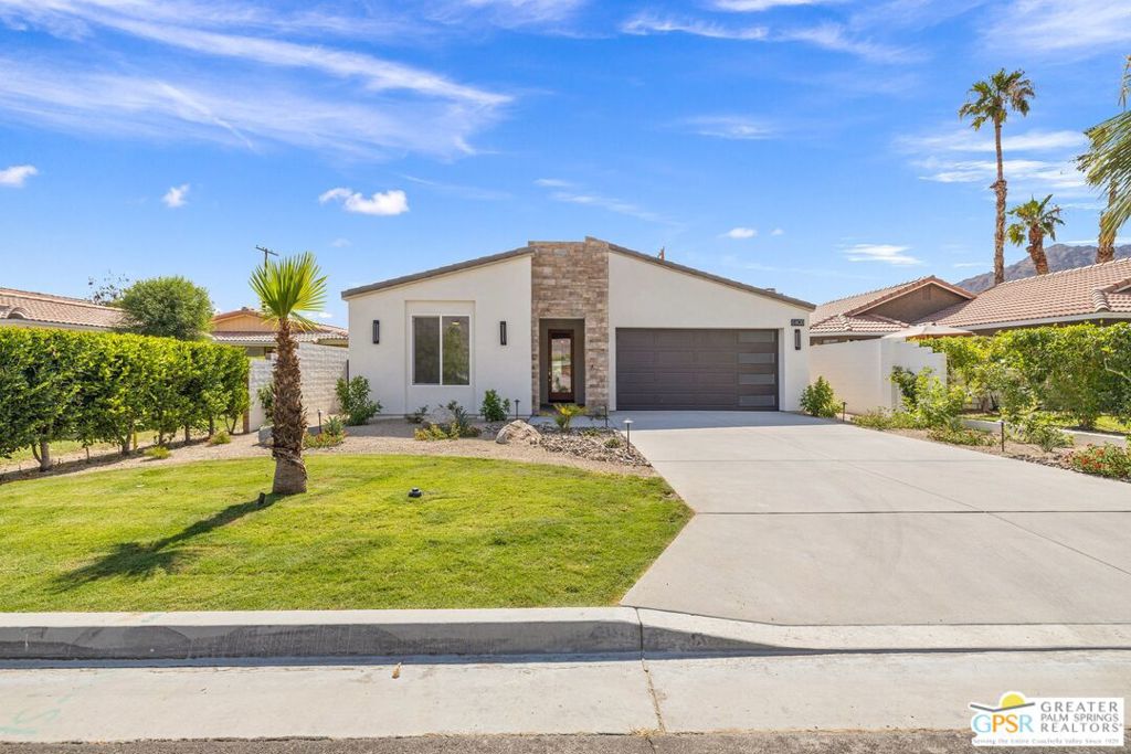 51630 Avenida Villa