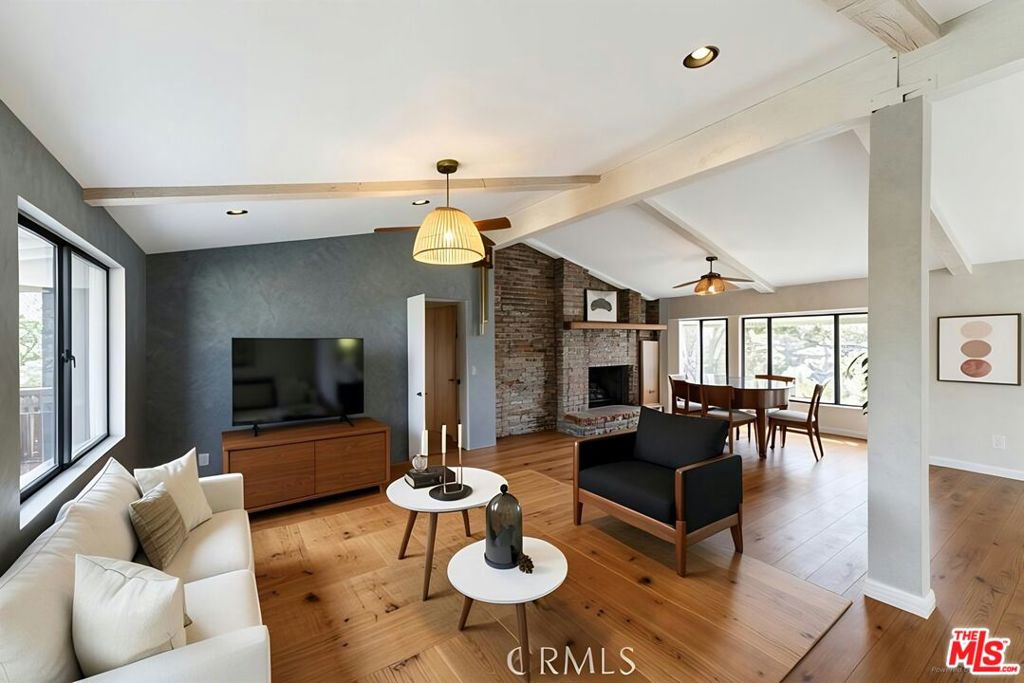 222 El Cielo Lane