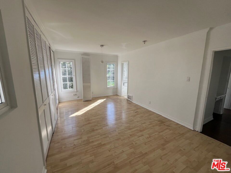 1040 S Longwood Avenue