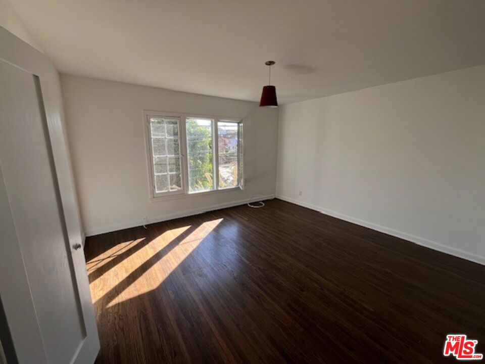 1040 S Longwood Avenue