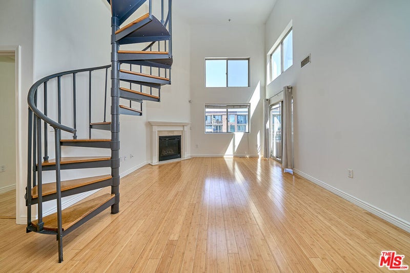 1042 S Kingsley Drive PH4