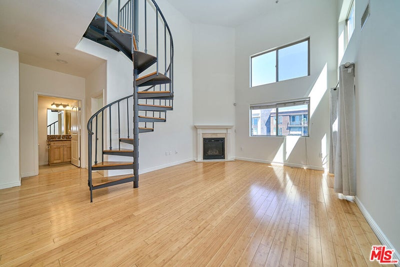 1042 S Kingsley Drive PH4