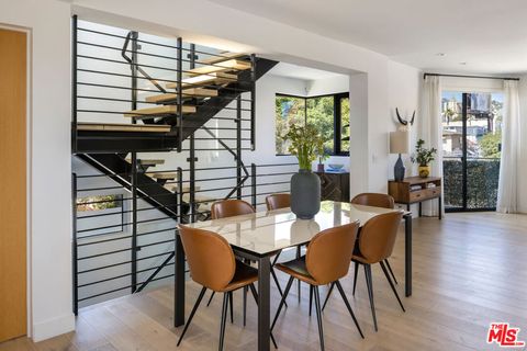 6687 W Daychar Drive Los Angeles CA 90028