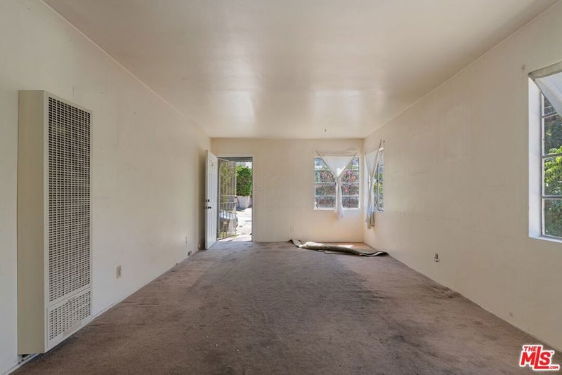 841 Laveta Terrace