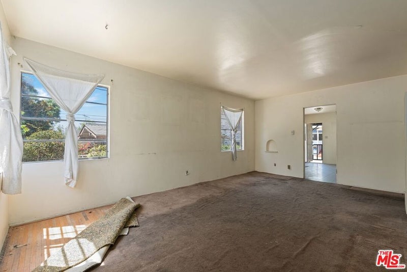 841 Laveta Terrace