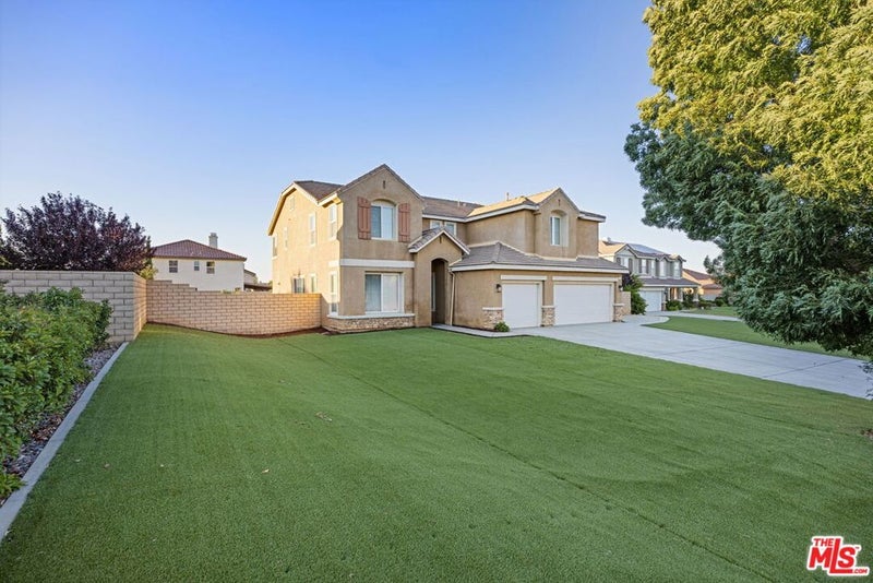 4375 W Avenue M11