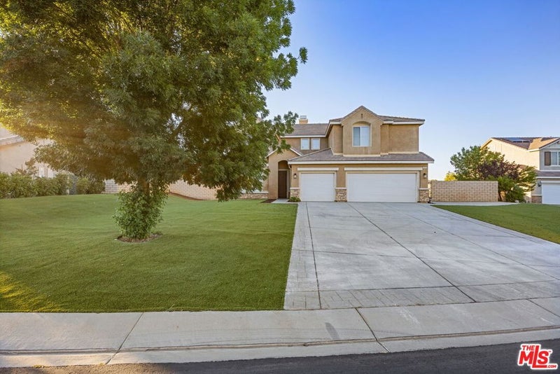 4375 W Avenue M11
