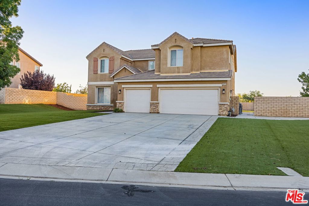4375 W Avenue M11