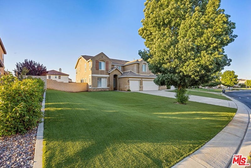 4375 W Avenue M11