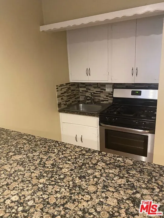 Los Angeles, California 90025, United States, 1 Bedroom Bedrooms, ,1 BathroomBathrooms,Residential,Active,183663