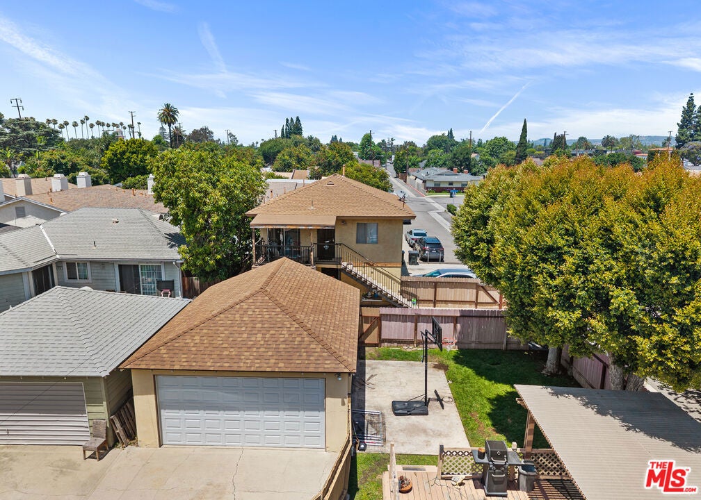 937 E Palmyra Avenue