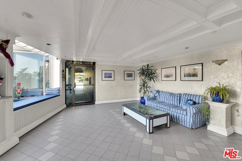 615 Esplanade 512