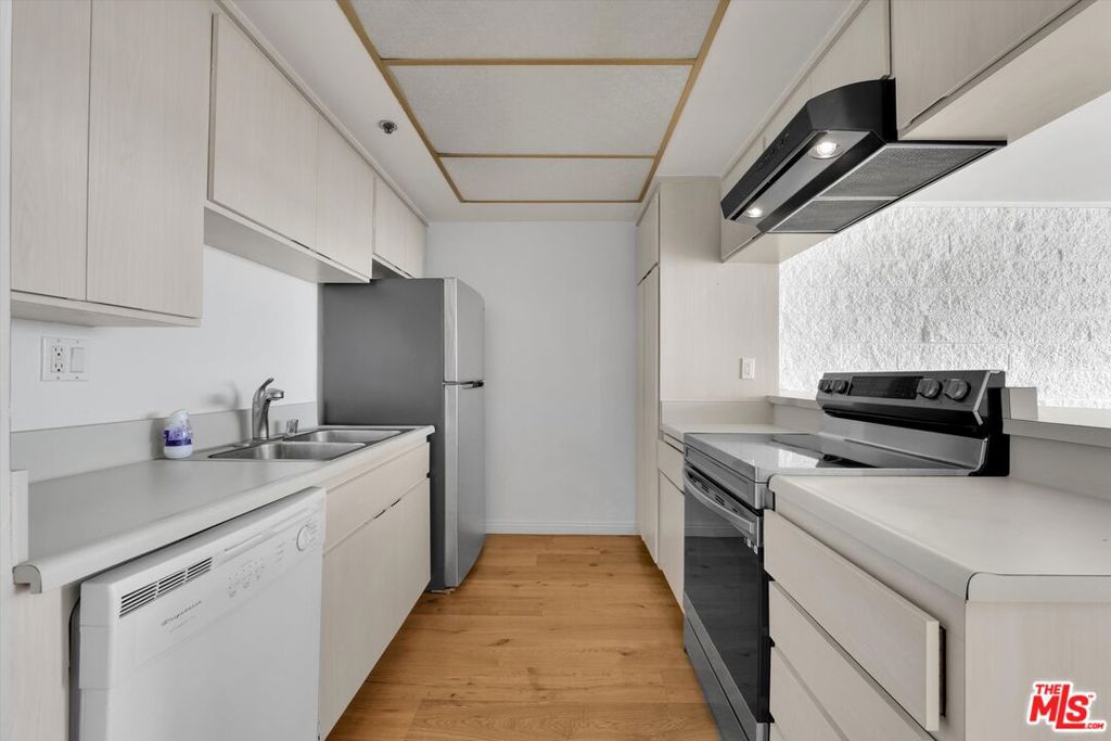 615 Esplanade 512