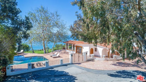 Photo of 32752 Pacific Coast Highway, Malibu, CA 90265 (MLS # 26990117)
