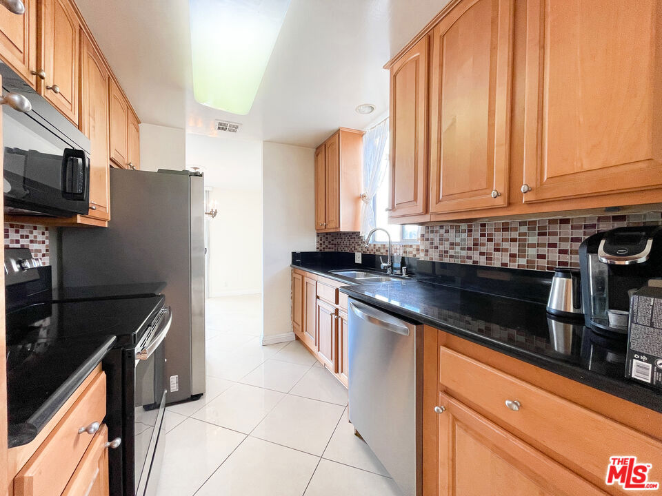 100 S Doheny Drive 920