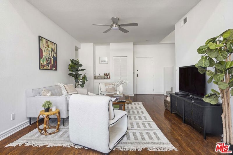 13331 Moorpark Street 318