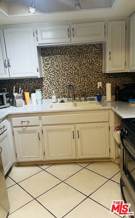 810 W Compton Boulevard 16