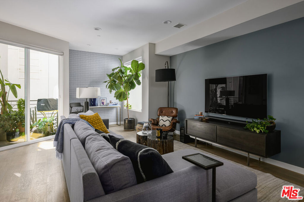 1244 1/2 Gordon Street
