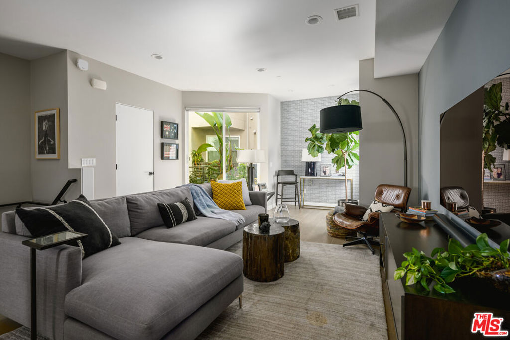 1244 1/2 Gordon Street