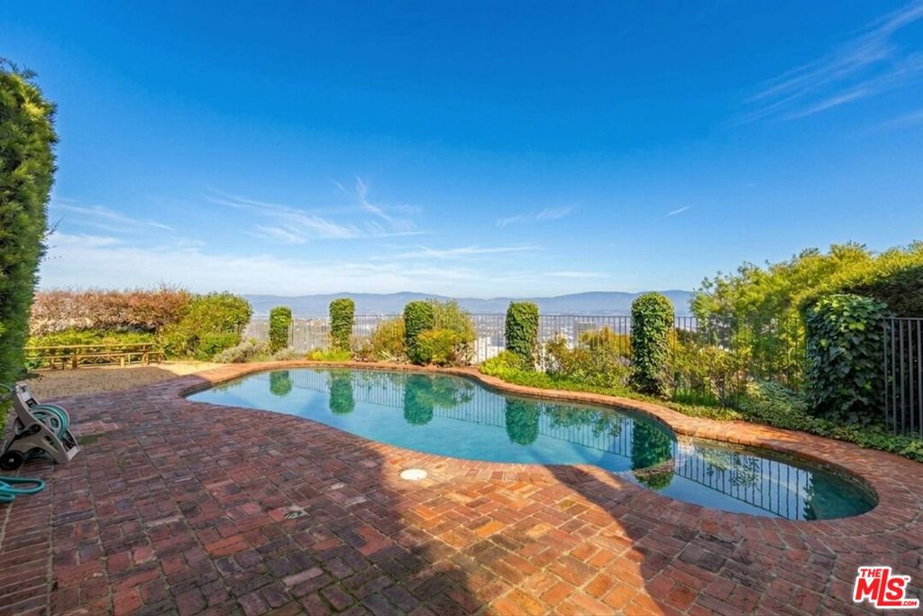 7815 Mulholland Drive
