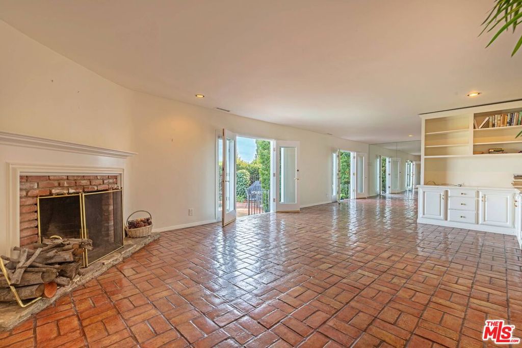 7815 Mulholland Drive
