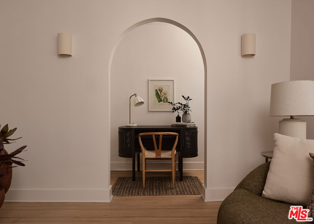 854 Hyperion Avenue 1/2