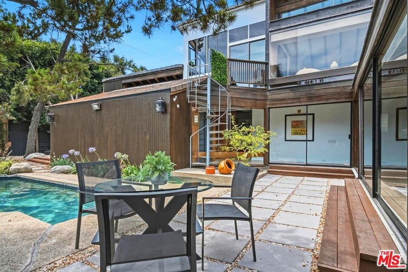 515 N Roxbury Drive