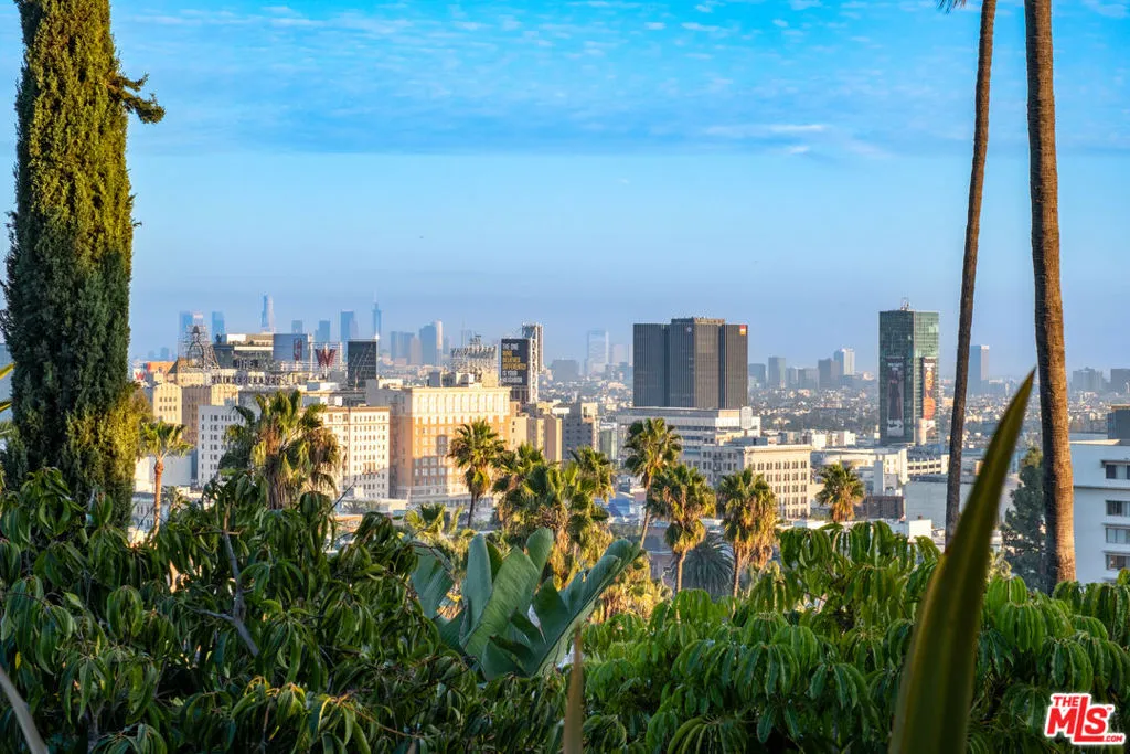 Los Angeles, California 90068, United States, 3 Bedrooms Bedrooms, ,2 BathroomsBathrooms,Residential,Active,180974