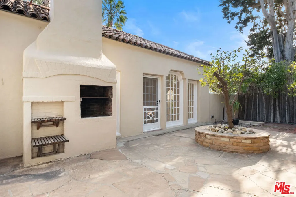 Los Angeles, California 90068, United States, 3 Bedrooms Bedrooms, ,2 BathroomsBathrooms,Residential,Active,180974