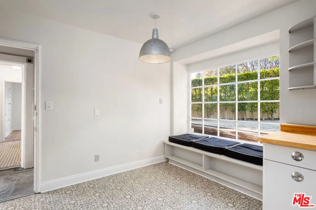 Los Angeles, California 90068, United States, 3 Bedrooms Bedrooms, ,2 BathroomsBathrooms,Residential,Active,180974