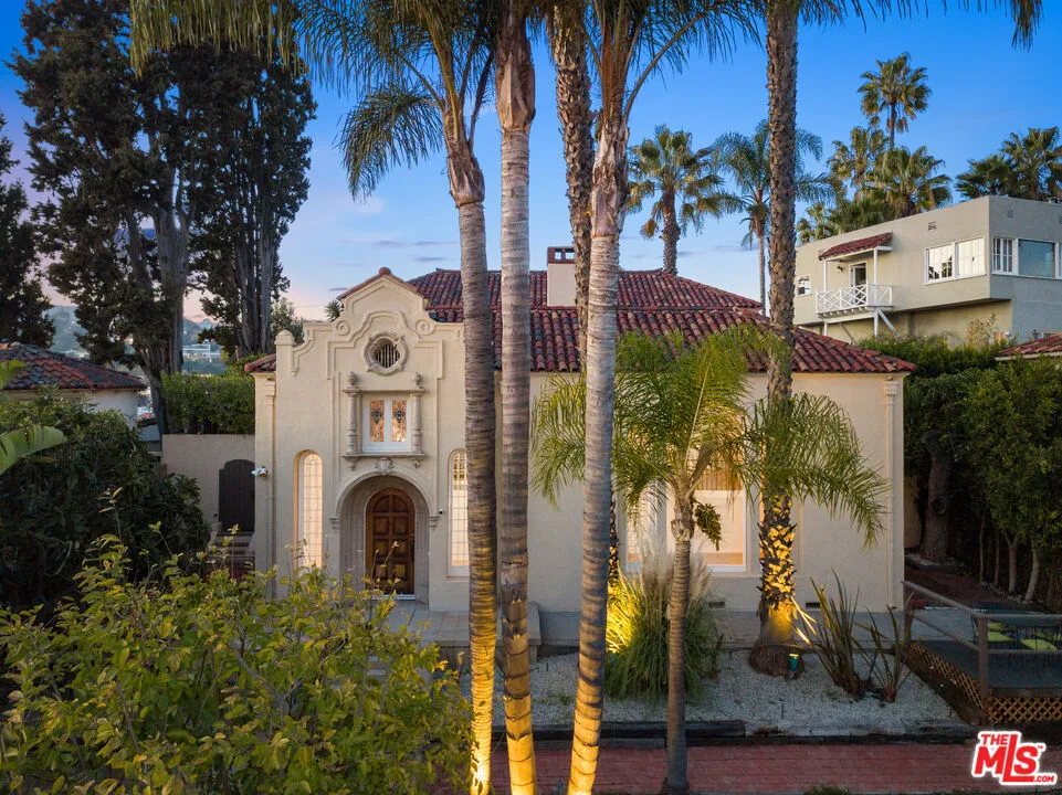 Los Angeles, California 90068, United States, 3 Bedrooms Bedrooms, ,2 BathroomsBathrooms,Residential,Active,180974