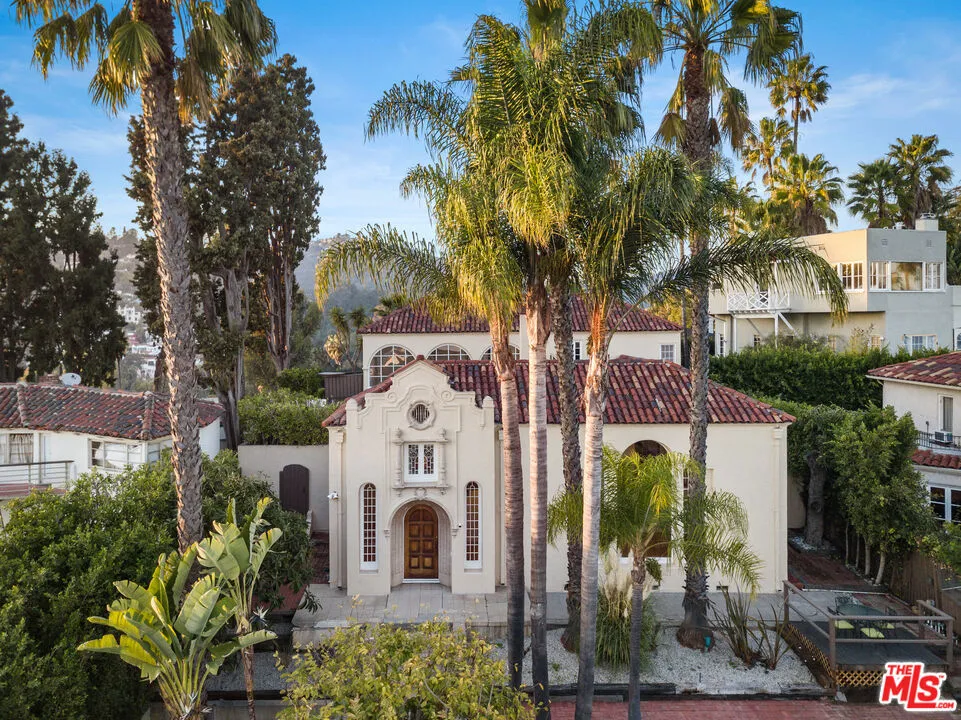 Los Angeles, California 90068, United States, 3 Bedrooms Bedrooms, ,2 BathroomsBathrooms,Residential,Active,180974