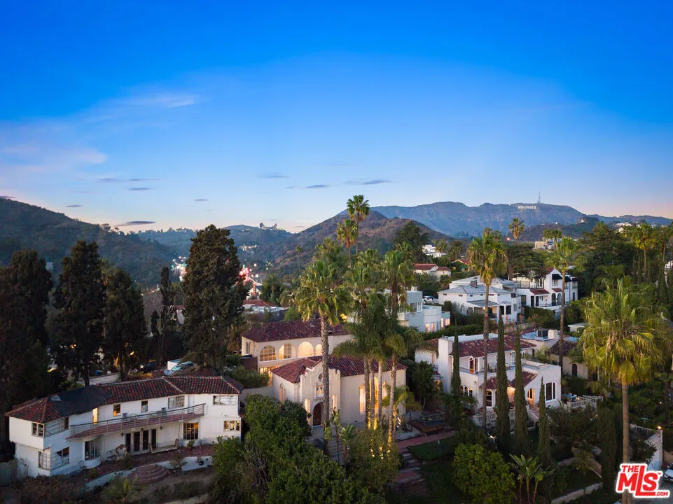 Los Angeles, California 90068, United States, 3 Bedrooms Bedrooms, ,2 BathroomsBathrooms,Residential,Active,180974