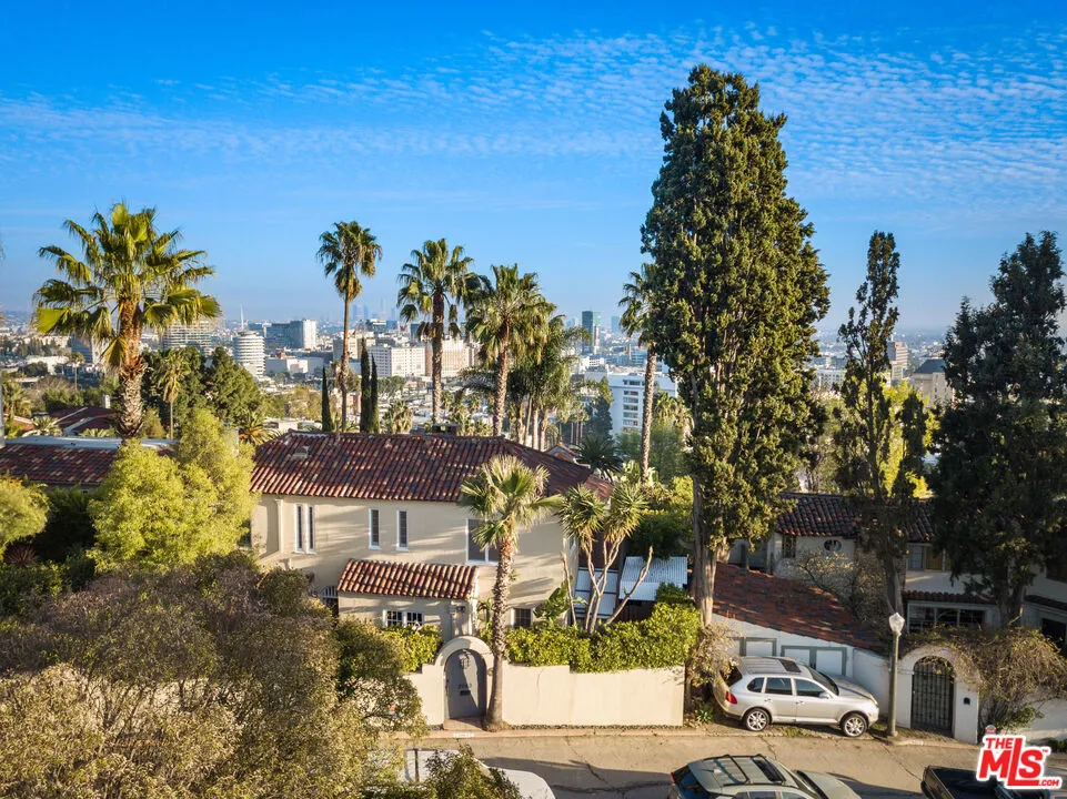 Los Angeles, California 90068, United States, 3 Bedrooms Bedrooms, ,2 BathroomsBathrooms,Residential,Active,180974