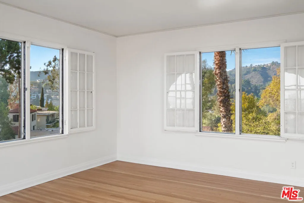 Los Angeles, California 90068, United States, 3 Bedrooms Bedrooms, ,2 BathroomsBathrooms,Residential,Active,180974