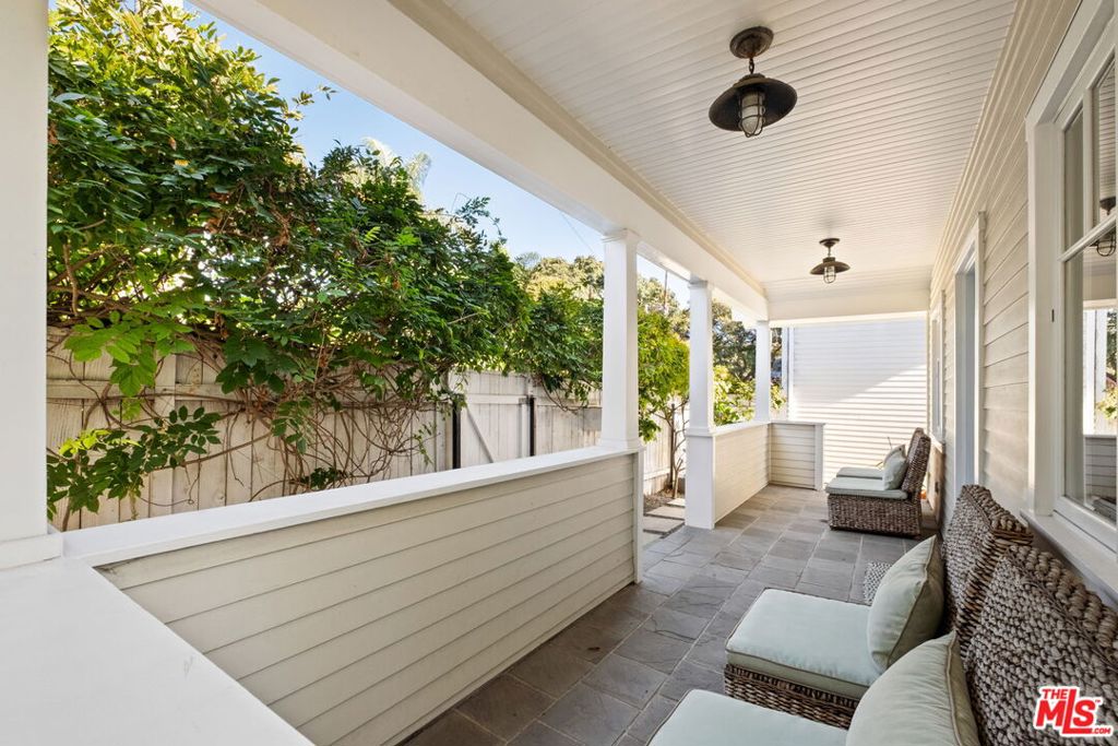 2621 Grandview Avenue