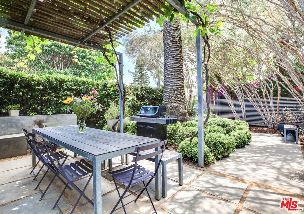 Properties 2 757 Milwood Avenue