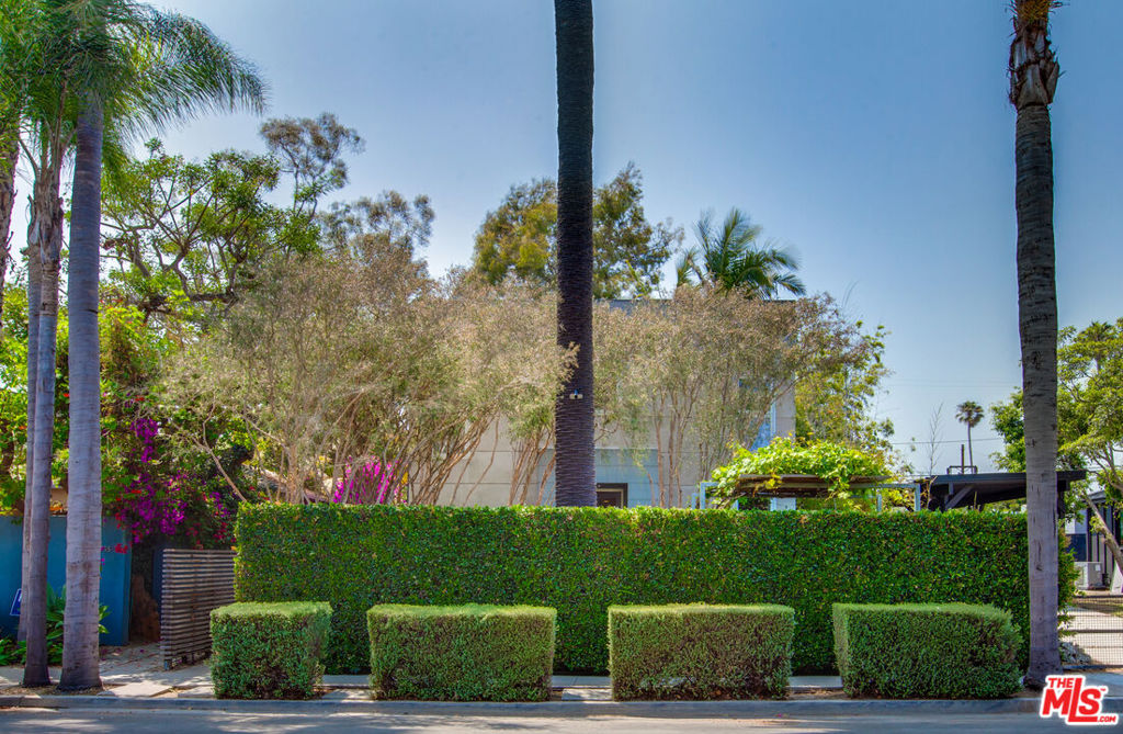 Properties 1 757 Milwood Avenue