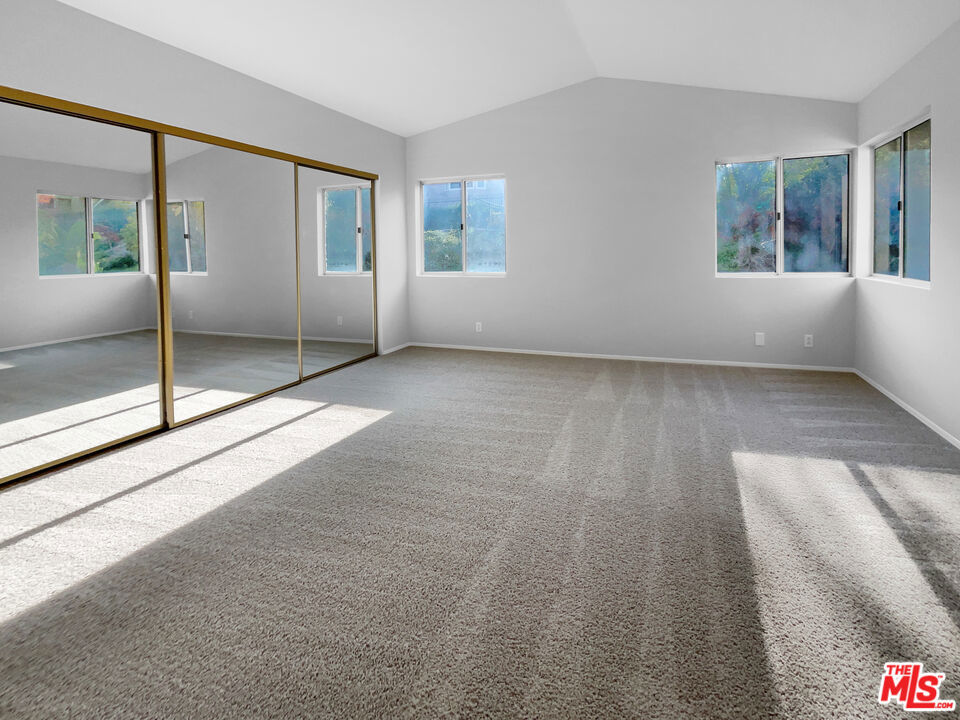 650 Twin Peaks Avenue