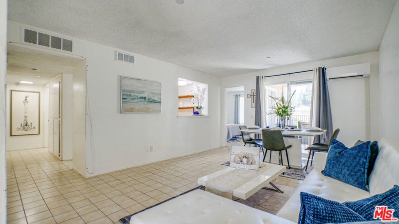 302 E Chestnut Avenue 215