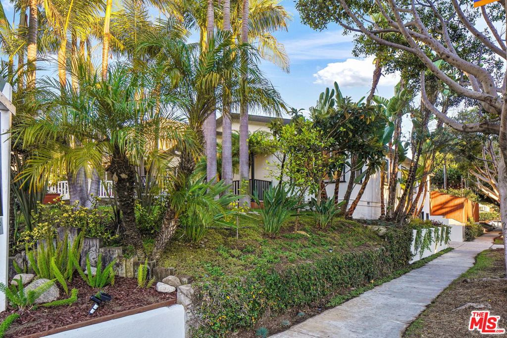 Properties 3 1102 Maple Street
